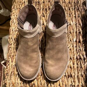 Skechers Tan Suede Ankle Boots